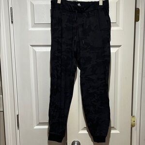 Lululemon Ready to Rulu Black Camouflage Joggers Sz 8 NWOT